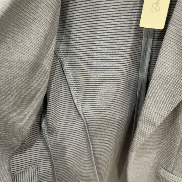 Doe & Rae Light Gray Ruffle Sleeve Blazer - Picture 3 of 7